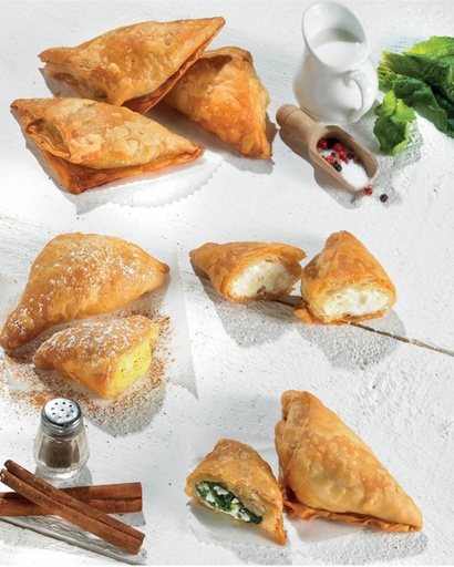 [16-0633] Mini Triangle Pies With Cream