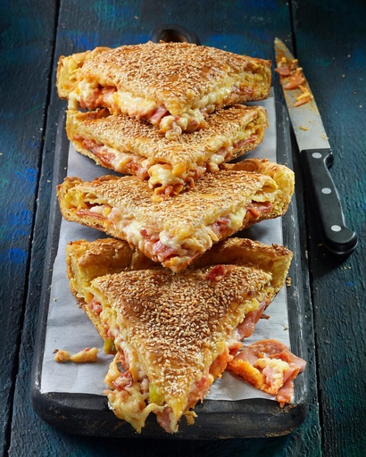 [BAK-PUF-049] Covered Pizza